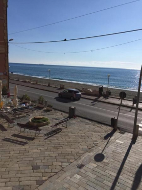 Appartamento piazza Buccelli a 10 mt dal mare Varazze